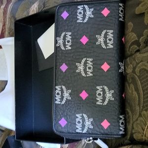Mcm Hp one left  limited edition diamond  collection large zip around